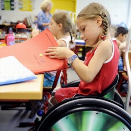 Как ребенок с  инвалидностью может получать образование?