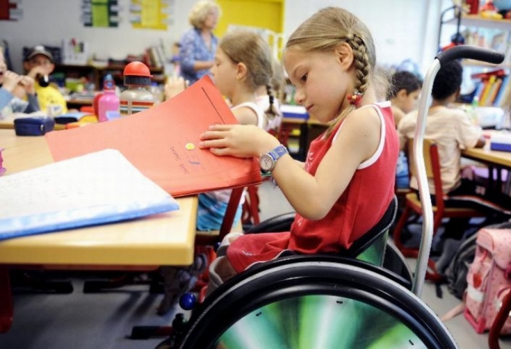 Как ребенок с  инвалидностью может получать образование?